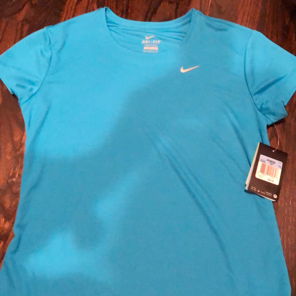 Nike dri -fit top